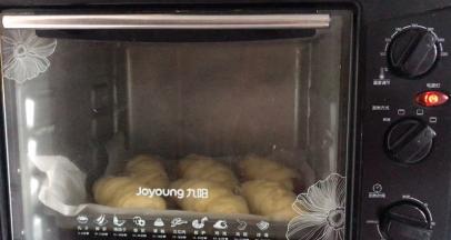 放入预热好的烤箱底层，180度烤25分钟