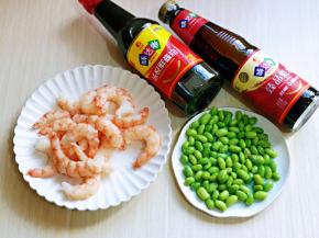 准备食材，毛豆提前剥好，洗干净。