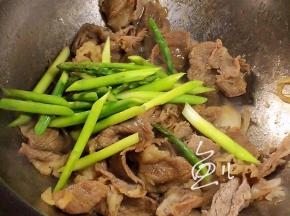放入芦笋