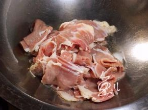 放入牛肉片