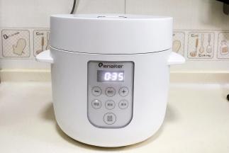 放入伊莱特素颜煲内，启动煮饭键即可。