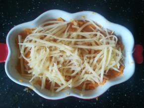 撒上一层奶酪丝