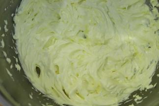 打发好的黄油状态是那种蓬松轻盈的。