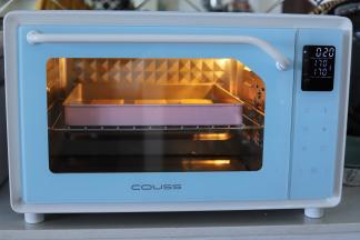 预热烤箱，170度，上下火，中层，烘烤时间为20分钟左右。