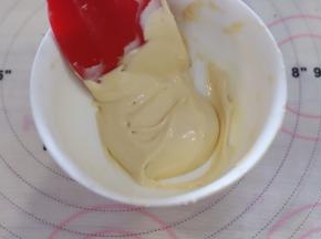 刮刀拌匀。