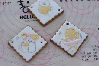 填充颜色需要注意的就是间隔的地方需要一个填充好放凉凝结后再填充下一个地方。