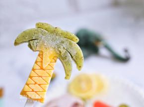 盖上盖子，放入冰箱冷冻24小时以上。冷冻好的雪糕脱模即可食用。