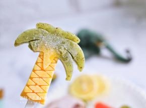 盖上盖子，放入冰箱冷冻24小时以上。冷冻好的雪糕脱模即可食用。