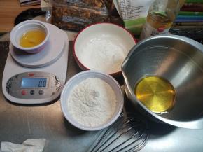 准备好全部的材料，所有粉类可以一起过筛备用。