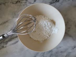 加入雪媚娘粉，搅拌均匀。