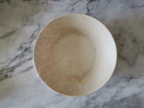 碗上盖上保鲜膜，扎几个小洞，水开后蒸20分钟，牙签扎一下没有面糊就是熟透了。