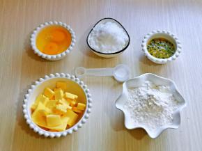 黄油切小块室温软化。所有食材准备工作完成。