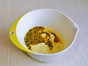 最后加入百香果肉。