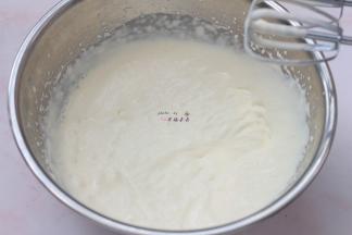 淡奶油打至6分发的状态，稍有纹路即可