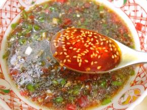 再加入1大勺红油拌匀