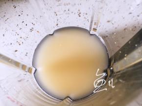 小米和200克水放入破壁机