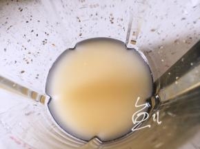 小米和200克水放入破壁机