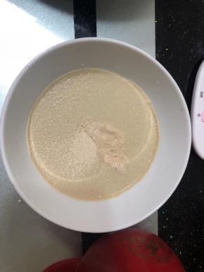 酵母先用水化开并静置5分钟。