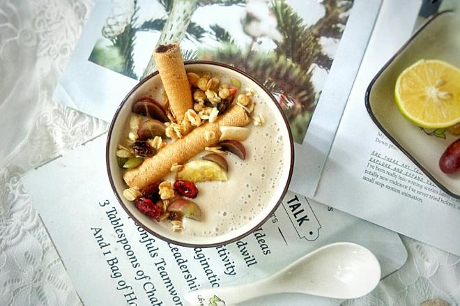 坚果燕麦香蕉酸奶