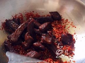 放入牛肉干