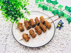 烤好的豆腐皮串有点行，但是作为零食很棒哦！