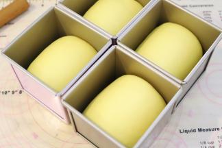 发酵至6-7分，最高处距离吐司盒2厘米。