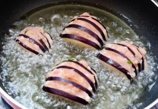 入预热好的锅里