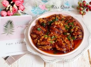 淋在茄子上即可。