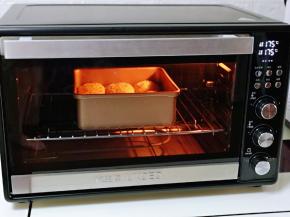 上下管175度烤18-20分钟，注意观察上色情况，上色后立即加盖一张锡纸！（具体温度及时间根据自家烤箱性能另定）