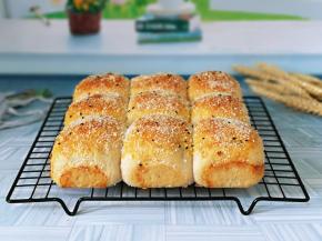 时间到，戴上隔热手套取出模具，趁热脱模。