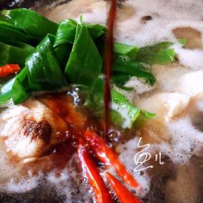 放入生抽，大火烧开后转中火煮半小时