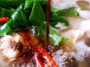 放入生抽，大火烧开后转中火煮半小时