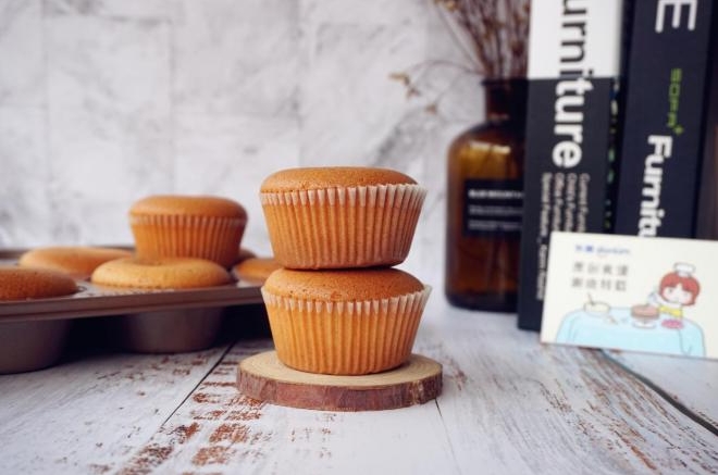 炼奶纸杯蛋糕