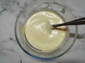 拌好的蛋糕糊非常细腻有光泽