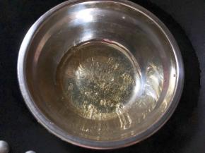 挤去多余水份，隔热水融化