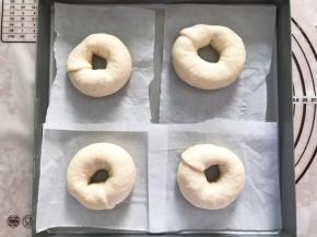 下面垫一张油纸，放入烤箱发酵30分钟