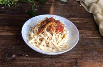 浇在千张丝上面