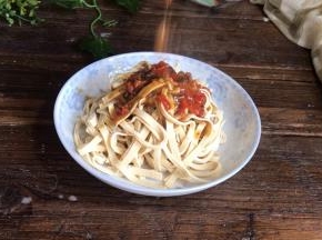 浇在千张丝上面