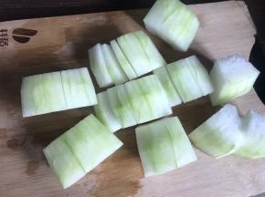 切成大块，划上花刀