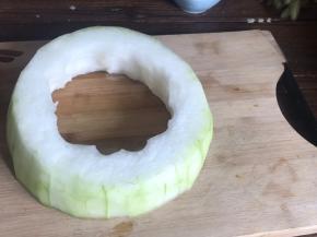 冬瓜去皮去瓤，洗净沥水