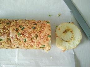 用锯齿刀切片即可。