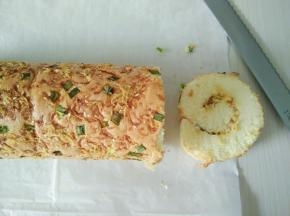 用锯齿刀切片即可。