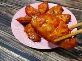 因为每家的烤箱温度不太一样，我建议有时间的宝宝最好盯着一点自己家的烤箱，如果没时间的宝宝，可以在最后几分钟常看一眼烤箱，确保不要烤糊，不然就前功尽弃啦~