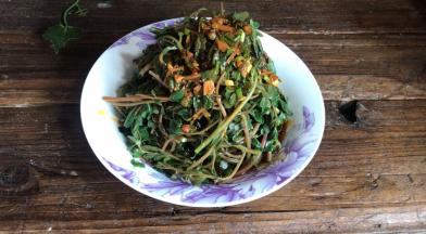 把料汁倒在上面