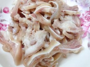 把足球的猪耳切片