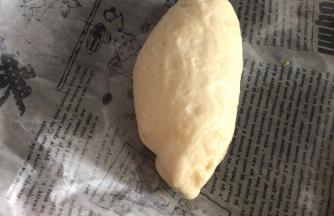 放入铺好油纸的烤盘上