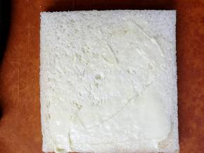 面包片抹上黄油