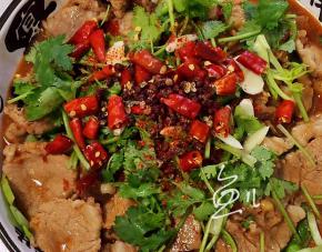 放辣椒粉、干红辣椒段、花椒粒