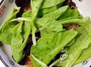 放上生菜