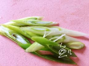 葱斜切段